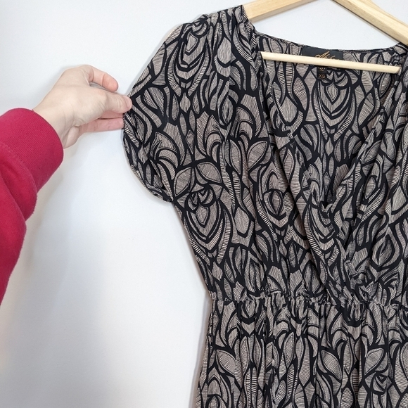 Akiko 100% Silk Printed Mini Dress Surplice V Neck Faux Wrap Floral Tan Size XS - Picture 14 of 14